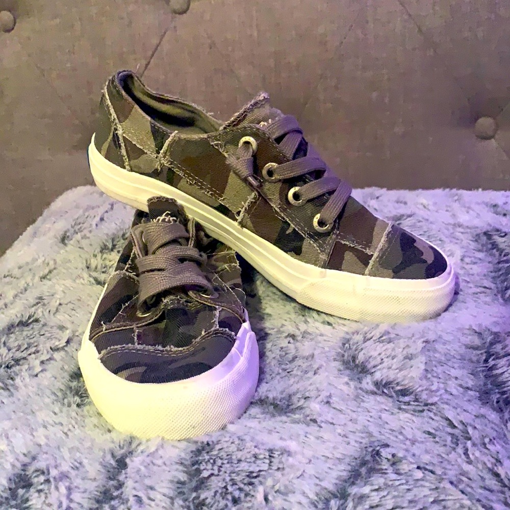 Camo Slip on sneakers